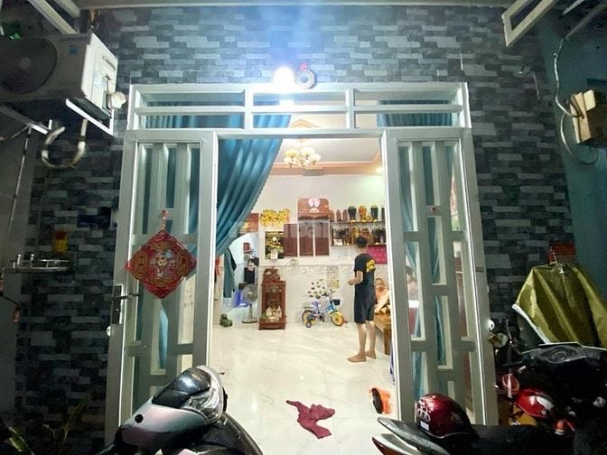 Li dị chia tài sản bán nhà 60m2 đ.Nguyễn Thị Tần-q8-giá 1 tỷ 15tr-hxh