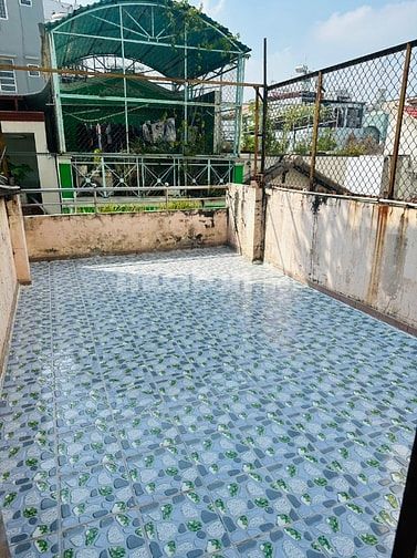 Cho thuê nhà 207/1 Lý Thái Tổ, P9, Q10. DT: 3.2x10,2m, 2 lầu, ST, 3PN