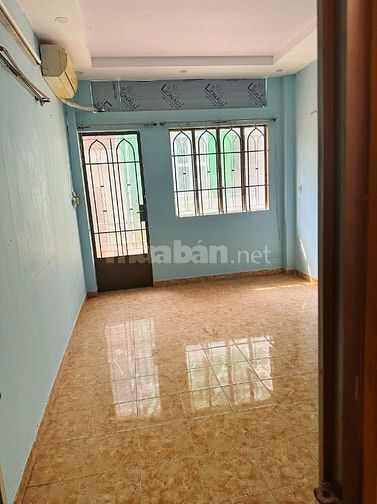 Cho thuê nhà 207/1 Lý Thái Tổ, P9, Q10. DT: 3.2x10,2m, 2 lầu, ST, 3PN