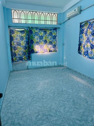 Cho thuê nhà 207/1 Lý Thái Tổ, P9, Q10. DT: 3.2x10,2m, 2 lầu, ST, 3PN
