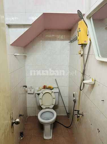 Cho thuê nhà 207/1 Lý Thái Tổ, P9, Q10. DT: 3.2x10,2m, 2 lầu, ST, 3PN