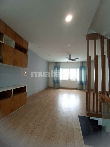 Bán nhà 5x17 3 lầu mới tinh đối diện công viên