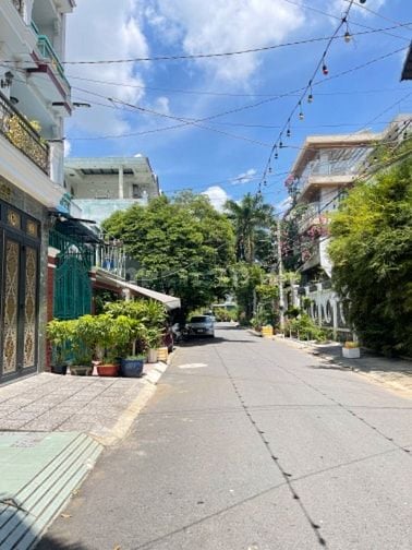 Bán biệt thự mới đẹp Lê Văn Thọ, 12x18m, hầm, 3lầu có sân vườn