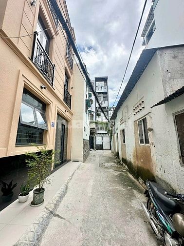 Nhà mới đường Nhiêu Tứ, Phú Nhuận. DT 4.5mx8m. 1 trệt 2 lầu ST