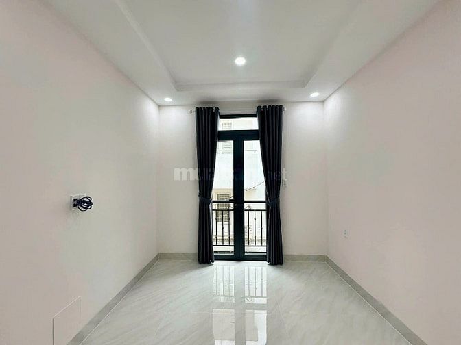 Nhà mới đường Nhiêu Tứ, Phú Nhuận. DT 4.5mx8m. 1 trệt 2 lầu ST