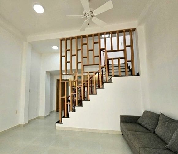 Nhà mới đẹp, 2 tầng 54.3m2, đường nhựa ô tô đổ cửa, TĐ, giá 4,4 tỷ.