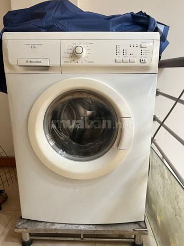 Bán máy giặt Electrolux cửa trước 6,5kg còn mới 90% kèm chân đế inox