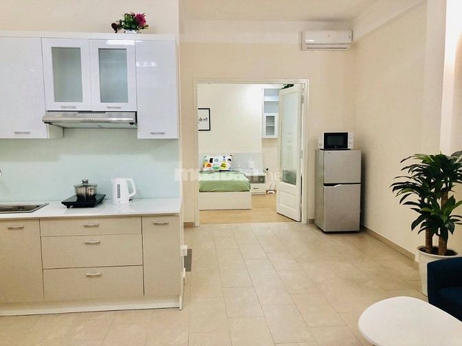 Cho thuê căn hộ ngõ 97 Văn Cao, Quận Ba Đình, gần hồ Tây, 65m2