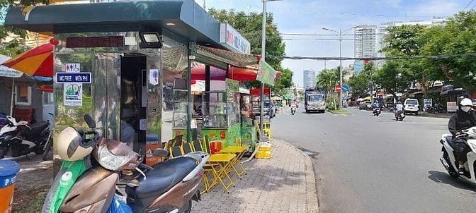 Cho thuê một phần mặt bằng góc 2 mặt tiền đường Phú Thuận, Quận 7