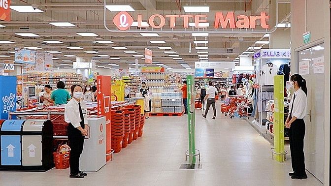 SIÊU THỊ LOTTE MART BỔ SUNG THÊM NHÂN VIÊN TRỰC QUẦY HÀNG