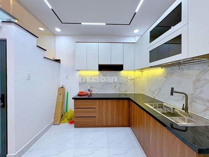 Bán gấp nhà Man Thiện, Hiệp Phú, Quận 9. Giá 2,68 tỷ/48m2, hẻm xe hơi 