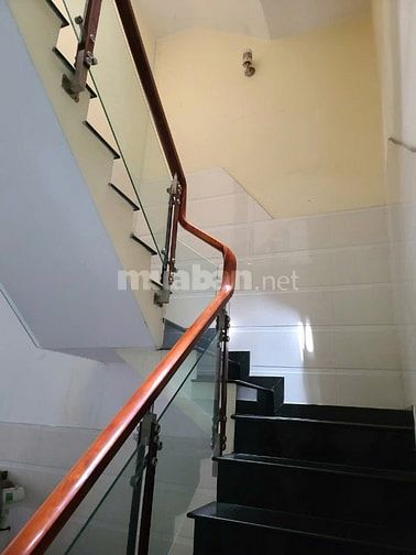 Cần bán nhà nguyên căn 190m2 Q.BìnhTân,mặt tiền nhựa 8m,có Gara xe hơi