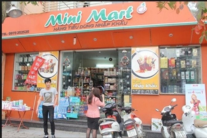 Bên em đang tuyển 2 nhân viên làm tạp vụ