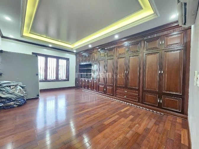 Bán nhà Hai Bà Trưng, ngõ vip, ô tô tránh, diện tích 60m², giá 11 tỷ.