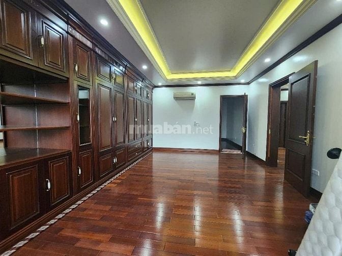 Bán nhà Hai Bà Trưng, ngõ vip, ô tô tránh, diện tích 60m², giá 11 tỷ.