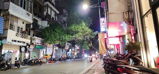 Bán nhà Mặt Phố Hàng Gà - Hoàn Kiếm 