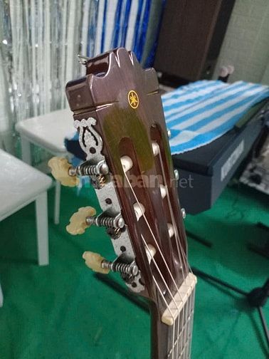 Bán cây đàn guitar hiệu Yamaha đã qua sử dụng còn rất đẹp. 