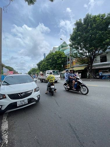 Cho thuê nhà mặt tiền chính chủ đường Hoà Bình, 4x12m, 1 trệt, 2 lấu