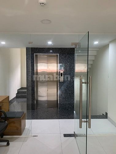 Cho thuê 3 Tầng Toà nhà Phú Nhuận, Huỳnh Văn Bánh, mới đẹp, thang máy