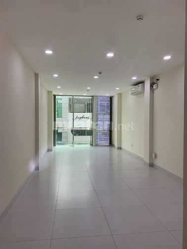 Cho thuê 3 Tầng Toà nhà Phú Nhuận, Huỳnh Văn Bánh, mới đẹp, thang máy