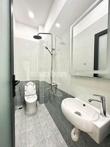 Bán nhà mới 2 lầu 4x10m full thổ cư, SH sang tên đường Nguyễn Ảnh Thủ 