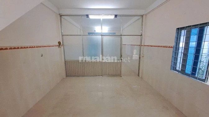 Diện tích: 66m2 ngang 4m2 dài 15m. Giá 7,5 tỷ.