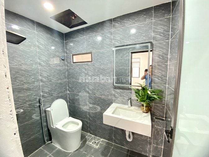 BÁN NHÀ TẬP THỂ TÂN MAI, Ô TÔ ĐỖ CỬA, 3 NGỦ ĐẸP Ở LUÔN, 80M2.