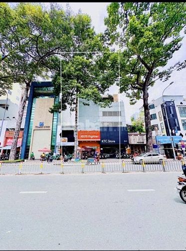 Cho thuê nhà Nguyễn Thị Minh Khai, Quận 3 (5 x 20m - 3 lầu Thang Máy)