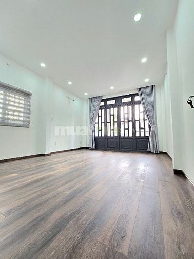 Bán nhà Đúc 5 Tấm Hẻm 4m Ni Sư Huỳnh Liên,P10,TB.Dt 4.3x11.5m. nhà MỚI