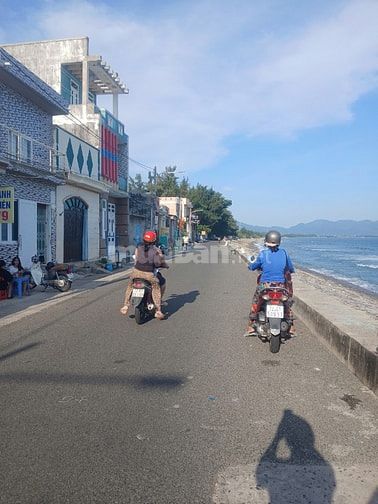 Chủ có tuổi muốn tim noi yen tỉnh nen bán nhà mat tiền bờ ke biển Phướ