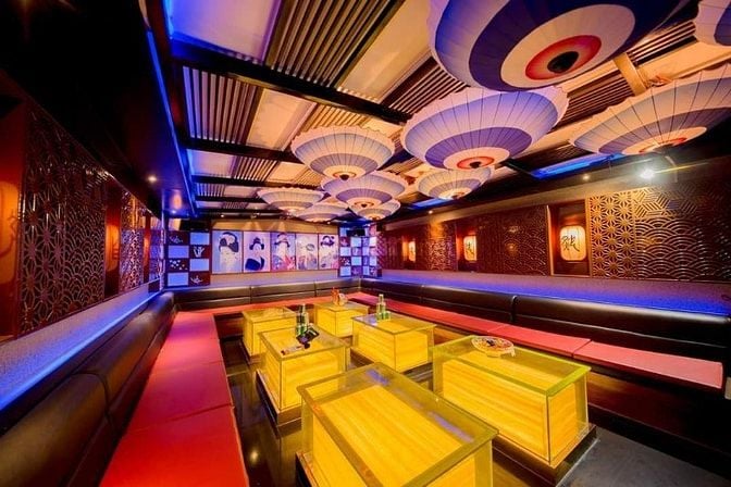 Tuyển Nữ _ Karaoke  _  Lương Cao ( Trả Tiền Trong Ngày ) 