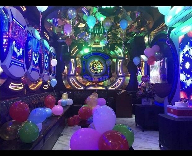Tuyển Nữ _ Karaoke  _  Lương Cao ( Trả Tiền Trong Ngày ) 