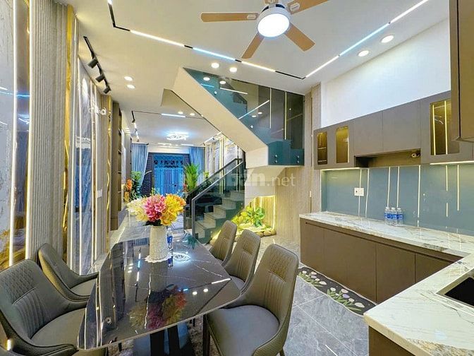 Kinh doanh thua lỗ bán gấp nhà 36m2 đường Hậu Giang quận 11 giá 1tỷ750