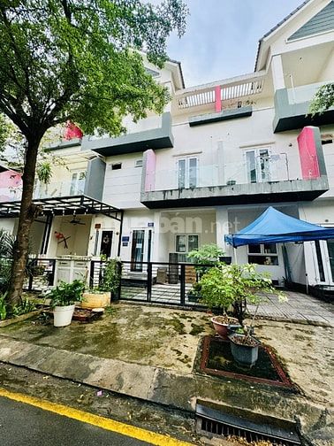 Nhà mới, sạch khu valencia riverside 4PN4WC có máy lạnh, nước nóng