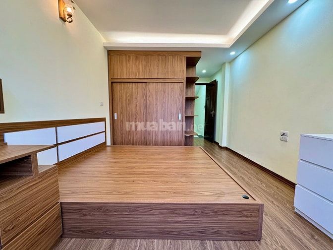 BÁN NHÀ 5 Tầng ngõ 98 Đàm Quang Trung, Long Biên, DT 30m2