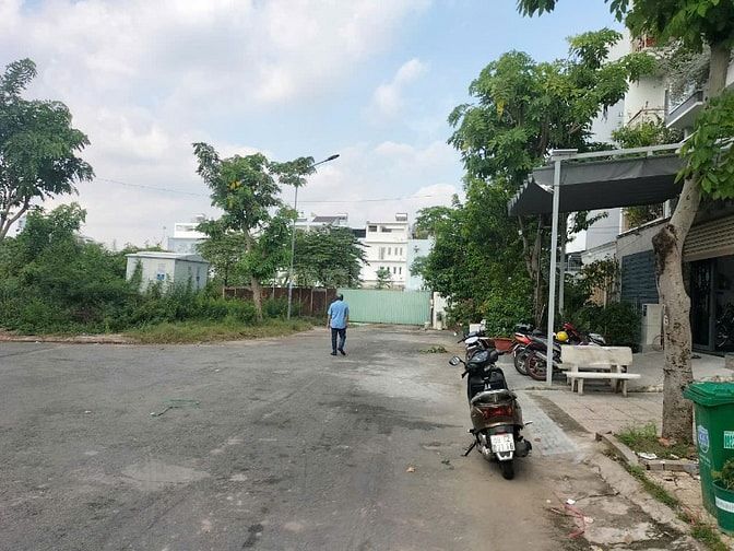 Cho thuê 2.000 m2 đất mặt tiền sông