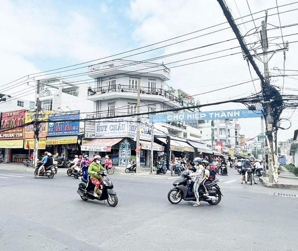 Nhà mới gần đường Nguyễn Thị Kiểu, Quận 12, 2 lầu, Giá 2 tỷ 4.