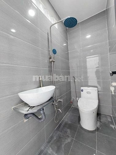 Nhà mới gần đường Nguyễn Thị Kiểu, Quận 12, 2 lầu, Giá 2 tỷ 4.