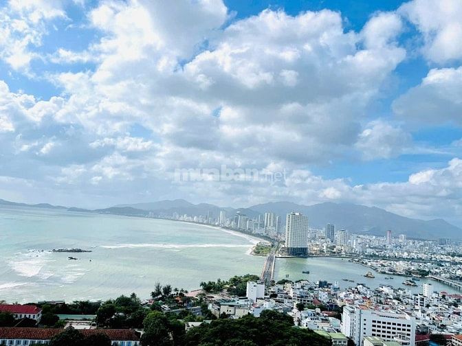 Hotttt!!! Chính chủ cần bán căn hộ view trực diện biển Nha Trang giá c