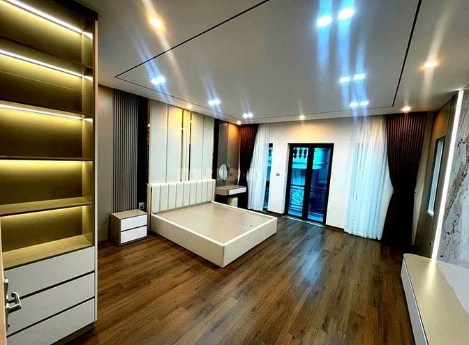 Nhà đẹp ở ngay Ngọc Lâm 50m x 6t mt5m giá 11.98 tỷ có thương lượng