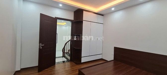 Giá đình cần bán nhà 5 tầng 30,2m2 tại đường Ỷ La Dương Nội Hà Nội 