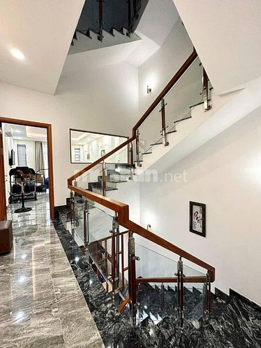 Nhà mới, đẹp HXH Nguyễn Hồng Đào. (4,5*17m) - 4 tầng - 10,45 tỷ TL