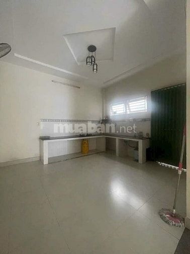 Bán lỗ nhà Lương Văn Can, p.15, Quận 8. Giá 2,76/52m2, HXH rộng rãi