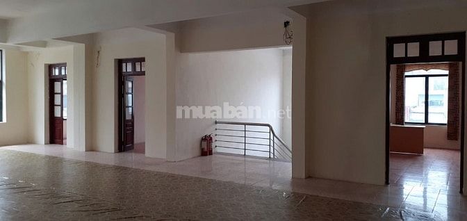 Cho thuê 300m2 làm văn phòng, phòng tập tầng 2 tại 237 Hà Huy Tập