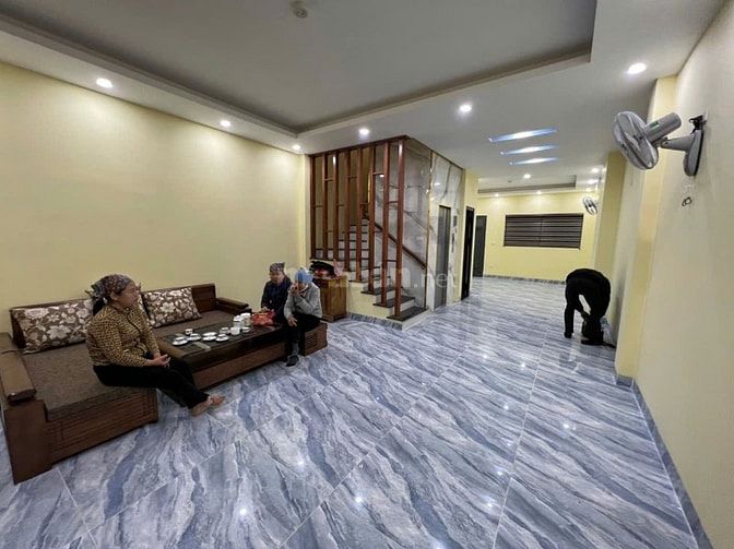 Cho thuê nhà riêng làm văn phòng 60 m2, 4 tầng, số 42 ngõ 156 phố Hồng