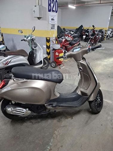 Gia đình cần bán xe Piaggio Vespa Sprint 125, xe mới mua vài tháng