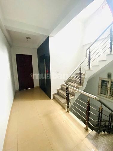 Cho thuê căn hộ 30m2 số 16 đường đồng bát, cách bến xe Mỹ đình 200m