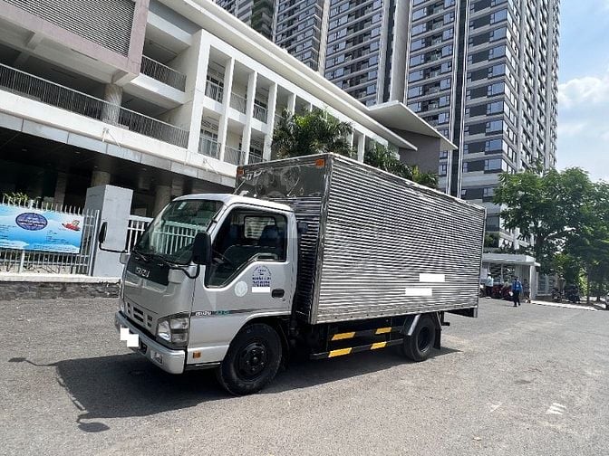 Cần bán tải Isuzu 1T640kg máy lớn 4.3 thùng kín dài 4m50 có máy lạnh 