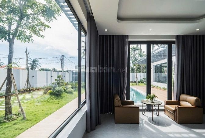 Bán biệt thự 2 tầng có hồ bơi, diện tích 400m2 tại KDL Hàm Tiến