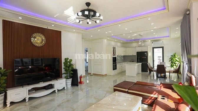 Bán biệt thự 2 tầng có hồ bơi, diện tích 400m2 tại KDL Hàm Tiến